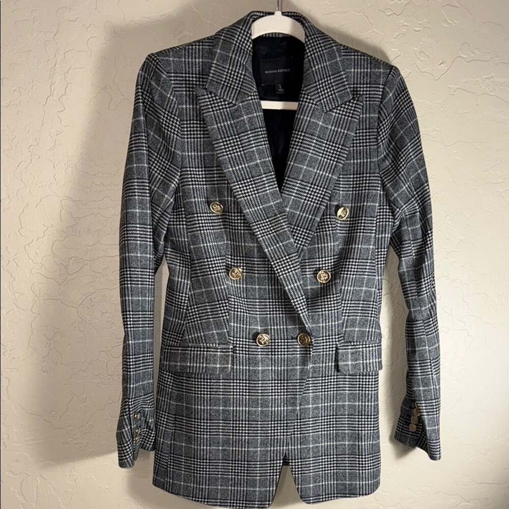 Banana Republic womenโs Brooke plaid captains blazer size 2